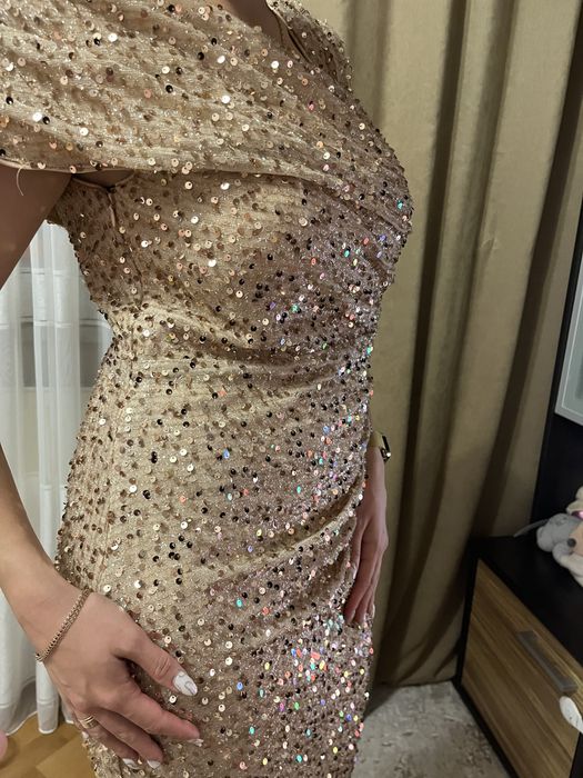 Шикарне вечірнє плаття