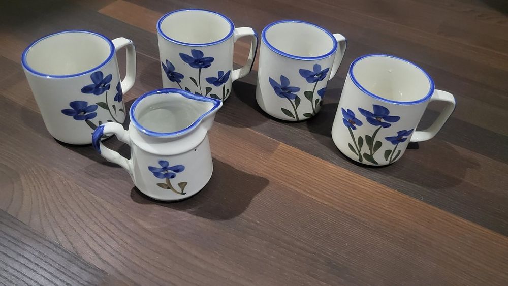 Чашки i молочник