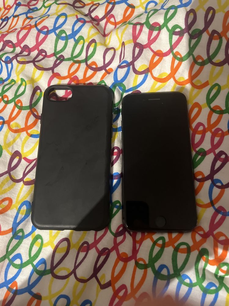 Iphone 8 nie włancza się stan dobry/ bardzo dobry