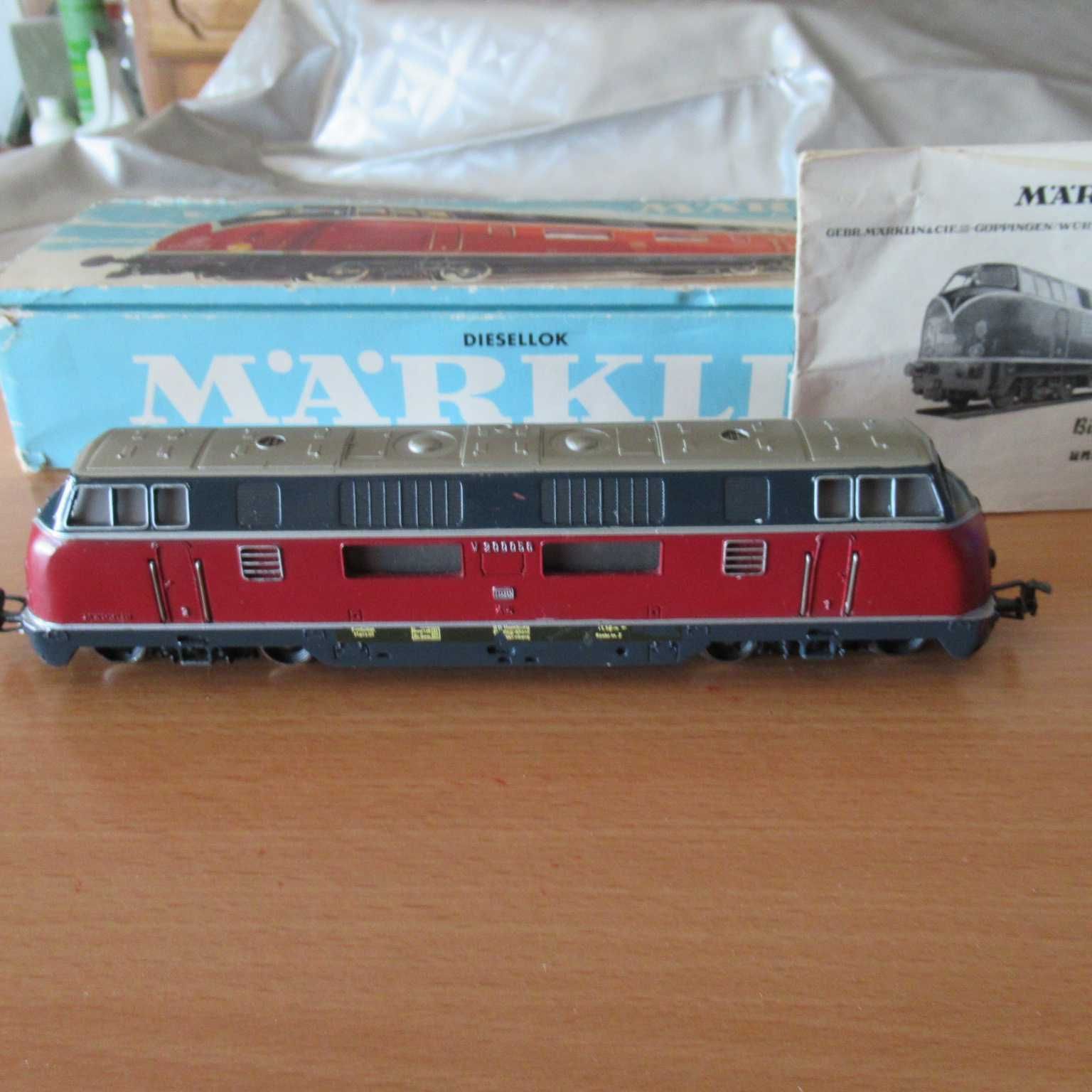 c125/13) locomotiva Diesel 3021 Marklin h0 a funcionar