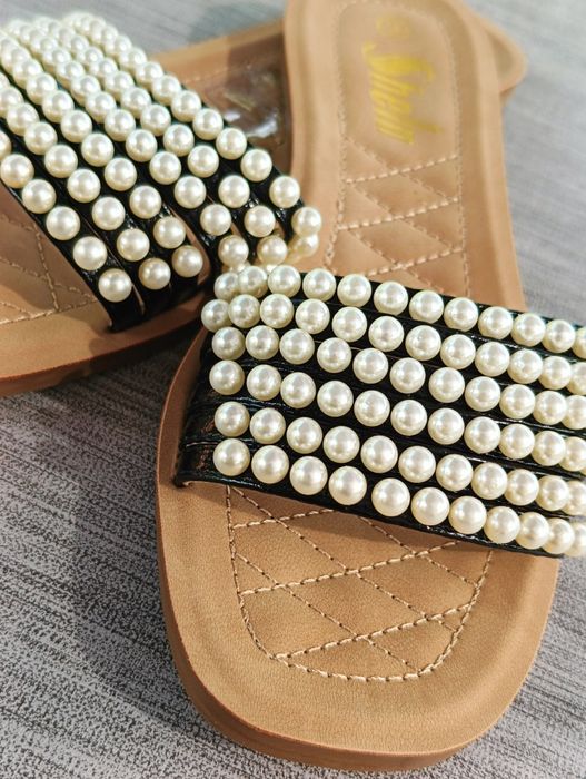 Klapki damskie, eleganckie, wąska stopa. Rozm 40