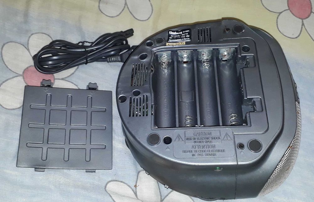 CD/Радио Магнитола/Плеер Кассетный.От сети и на батарейках.-3шт.разных