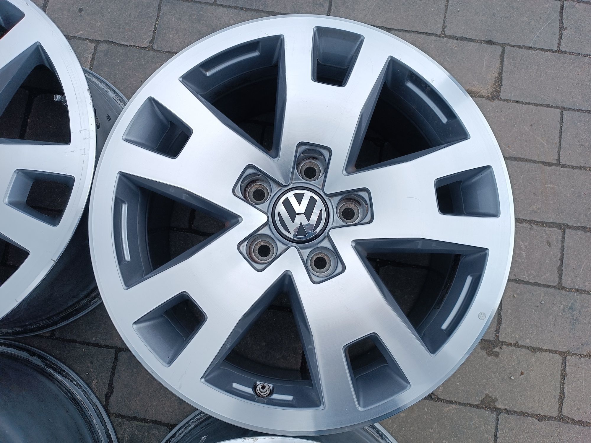 Felgi Alu VW Amarok 2H VW T6 Caravelle Multivan 5x120 ET49 8J17