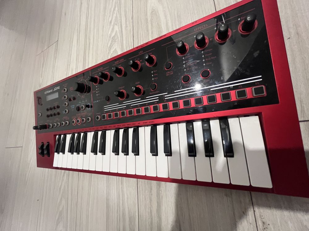 Roland JD-XI syntezator