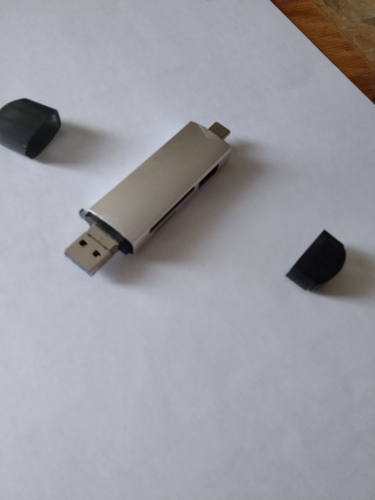 Czytniki kart SD i mikro SD oraz USB z wejściem USB i USB C