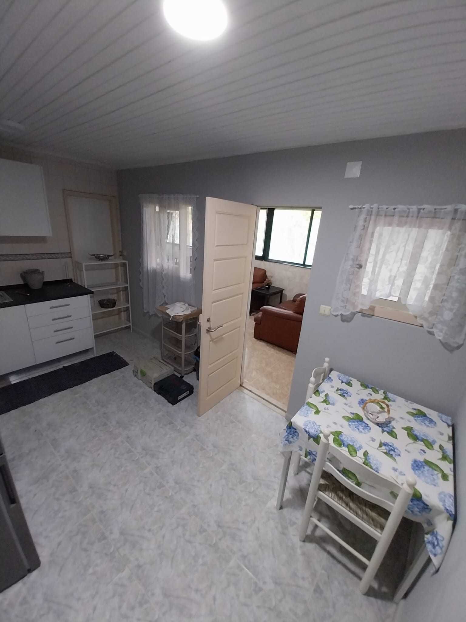 Arrendo quartos a senhora/menina em Leça do Balio - rua principal