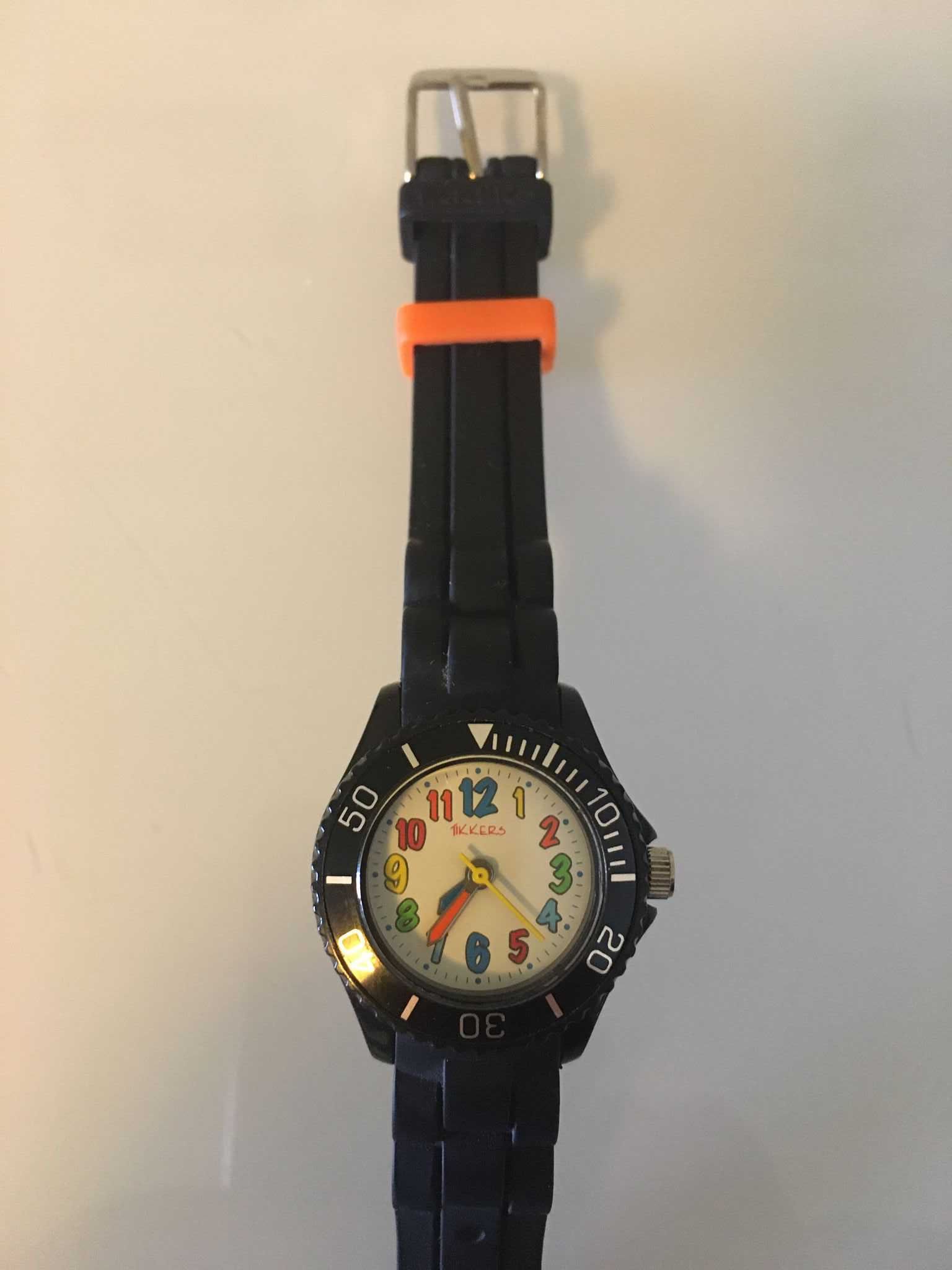 Relógio de Criança com Bracelete em Silicone- EM BOM ESTADO com Caixa