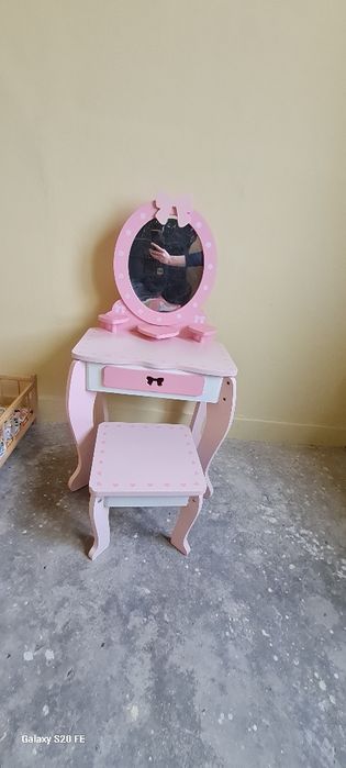 Toaletka dla dziewczynki drewniana