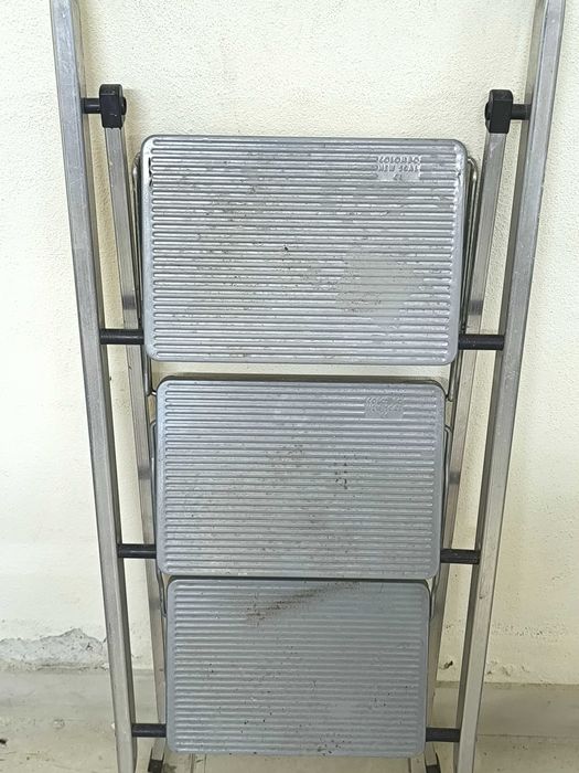 Escadote de 3 degraus superfície anti derrpante