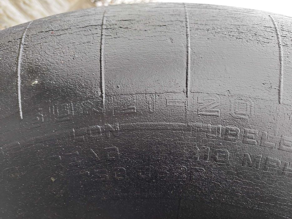 Ośka z kołami lotniczymi do przyczep, beczek, rozrzutników