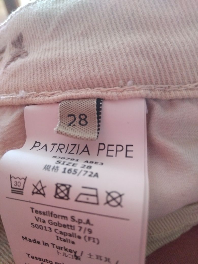 Jeansy Patrizia Pepe w bardzo dobrym stanie.High waist cigarette.
