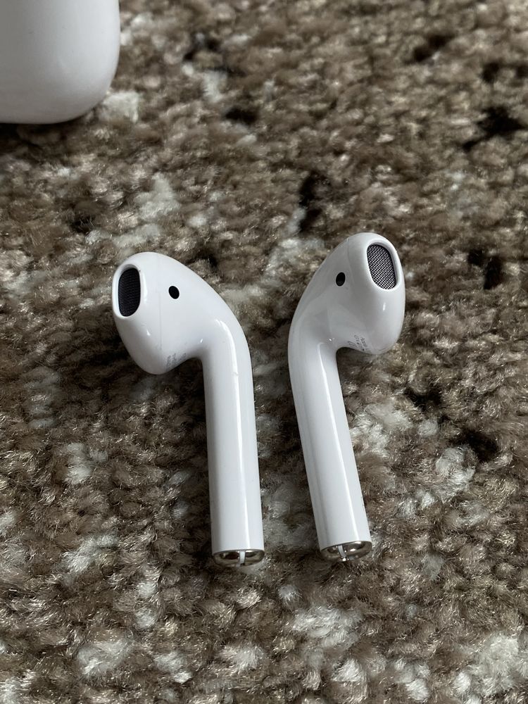 Apple AirPods 2 with charging case оригінал б/у в ідеальному стані!!!