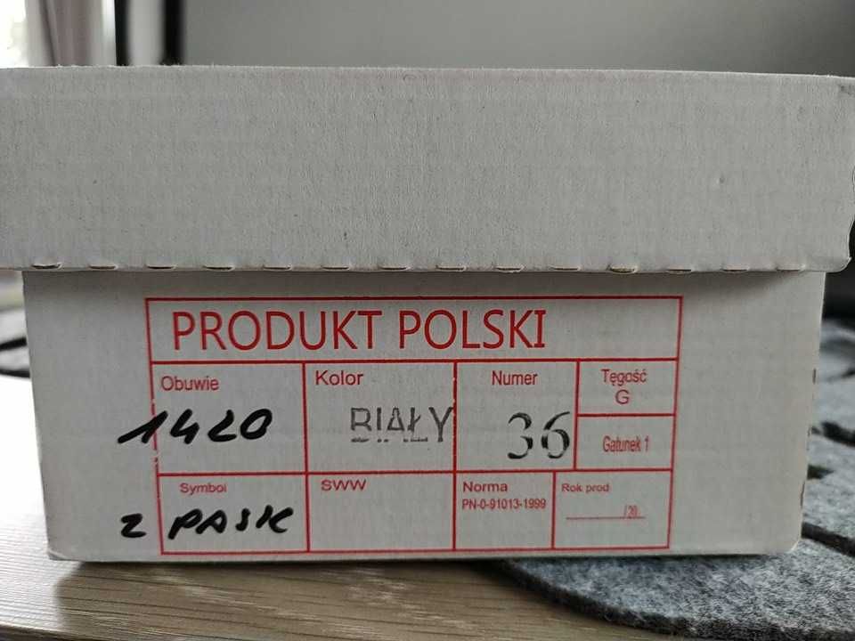 skórzane białe buty na obcasie