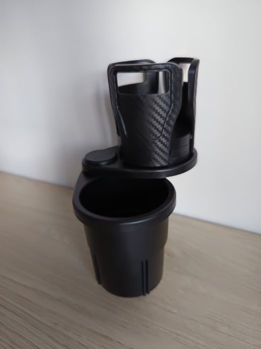 Uchwyt samochodowy na kubek