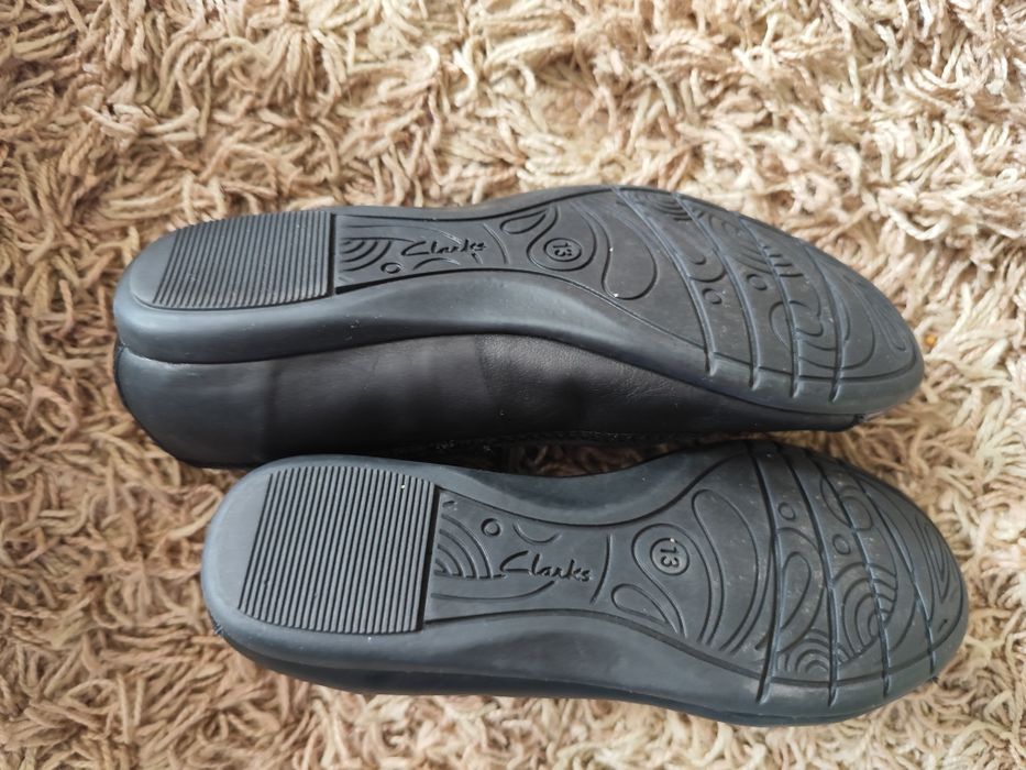 Sprzedam buty baletki balerinki dziewczęce czarne Clarks skóra 32