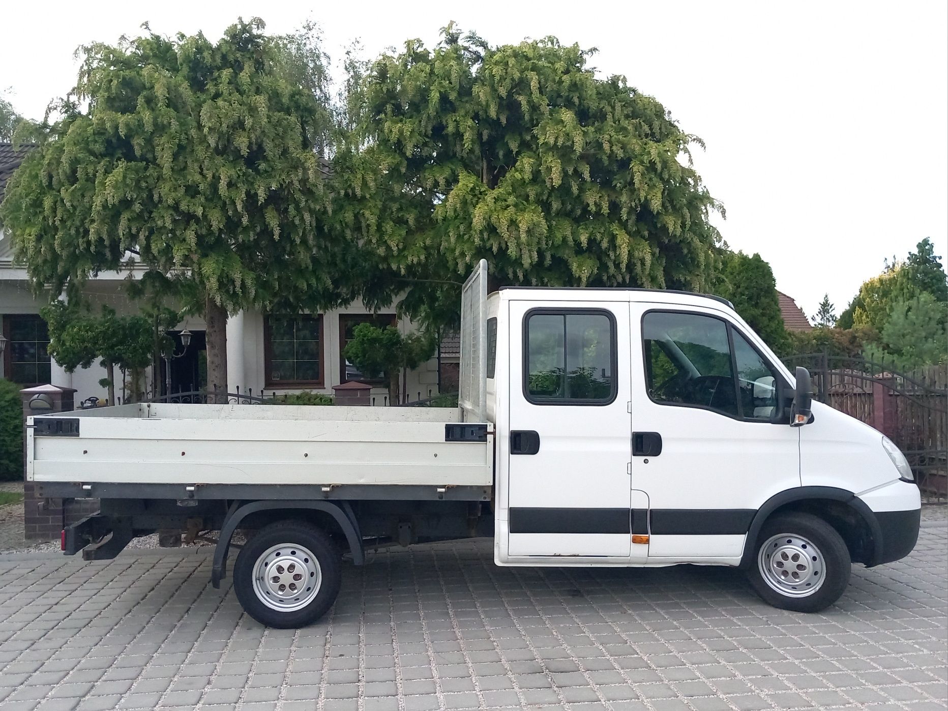 Iveco Daily 29L14 2.3 HPI 140 KM 2010 r DOKA Brygadówka 7-osób