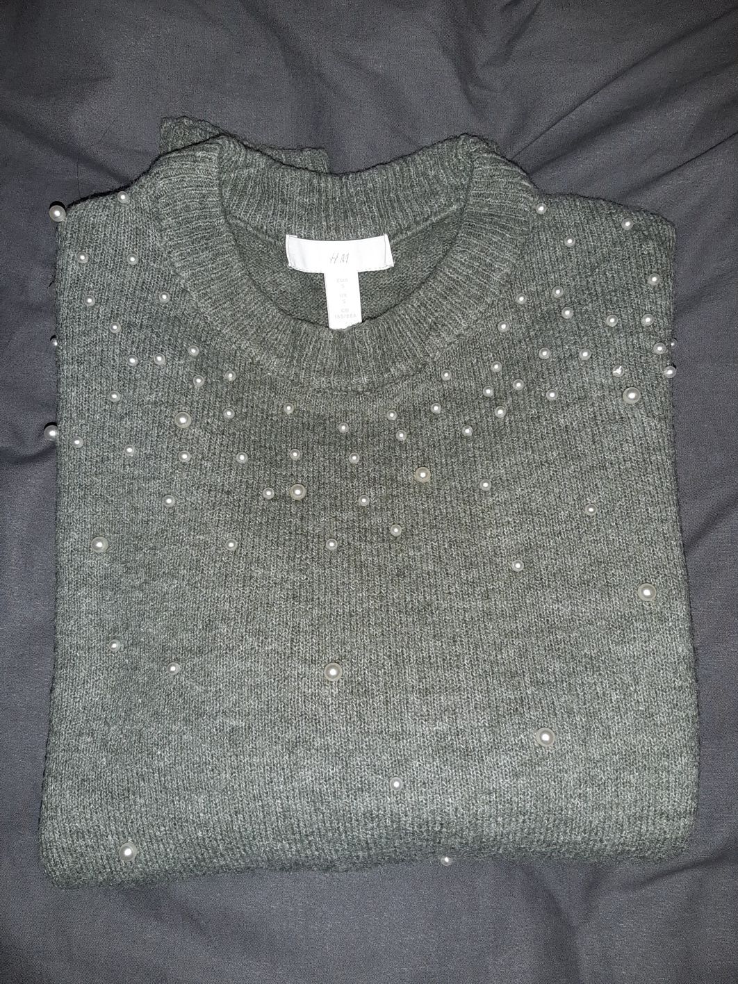 Zielony sweterek z perełkami H&M