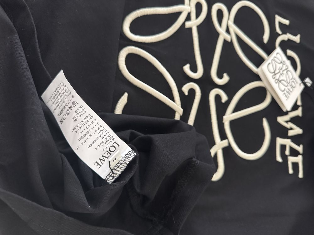 Tshirt Loewe com etiqueta