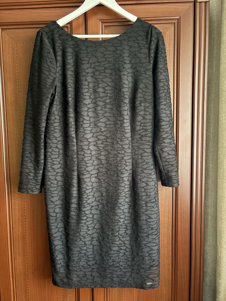 Sukienka Monnari blyszczący materiał rozmiar 44 XL czarna