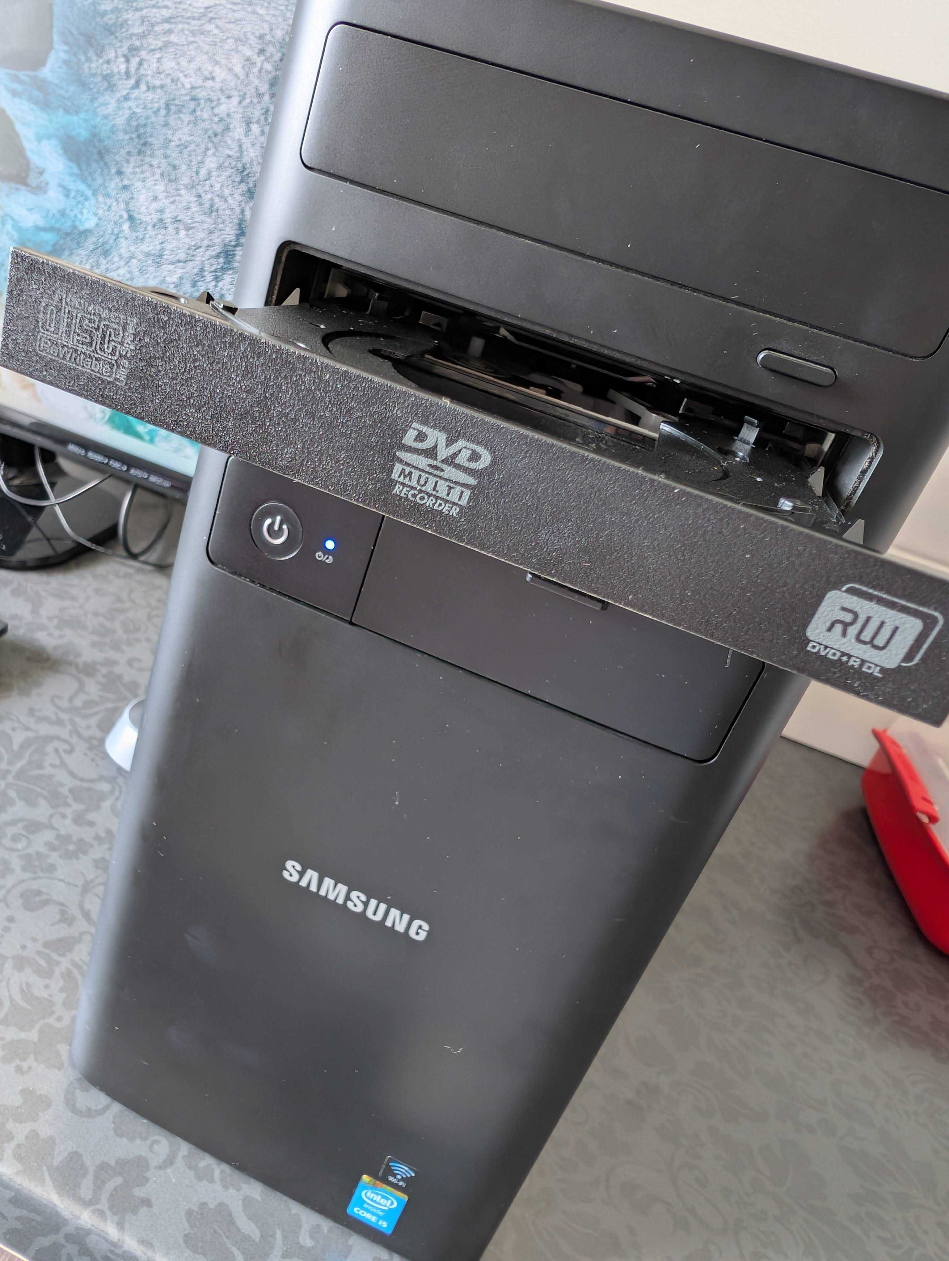 Komputer stacjonarny biurowy z monitorem intel i5 SSD DVD