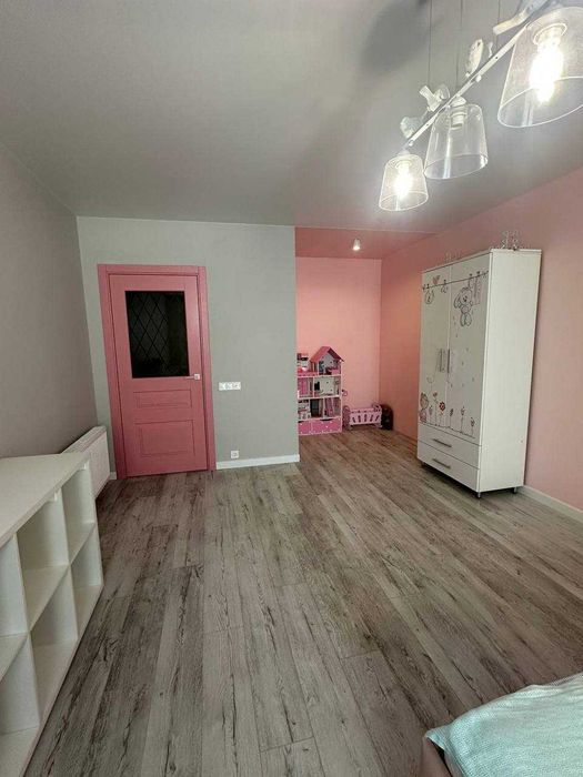 Дворівнева квартира з сучасним ремонтом, Виставка