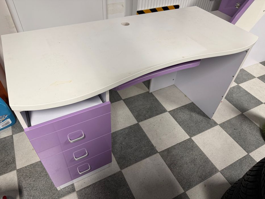 Biurko i komoda-schodki z szufladami