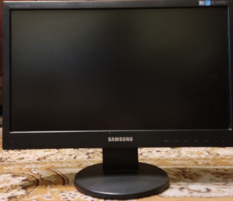 Monitor 18 cali do PC