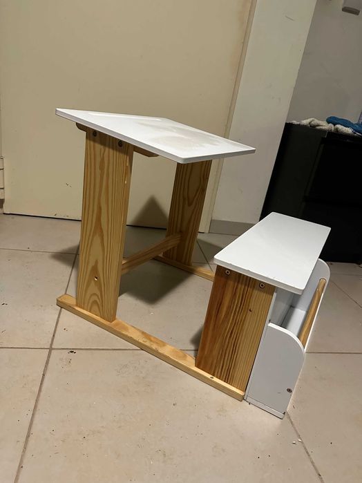 Children's Desk – Compact and Practical64552095342594121