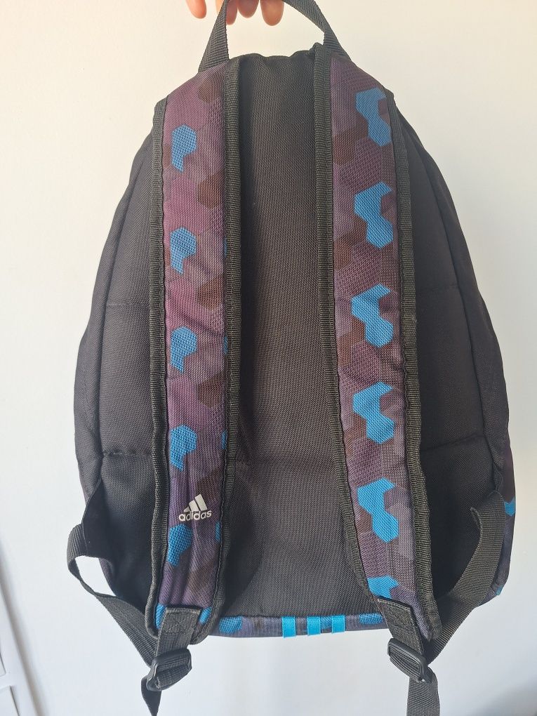 Mochila Adidas, tamanho médio