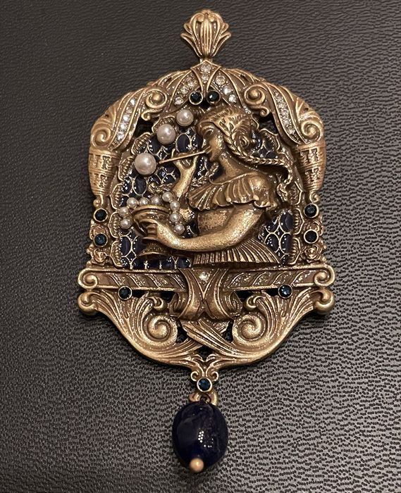 Брошка - кулон у вінтажному стилі