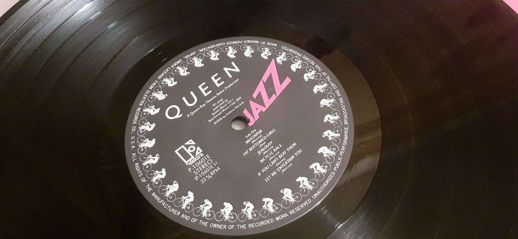 Платівка Queen Jazz.