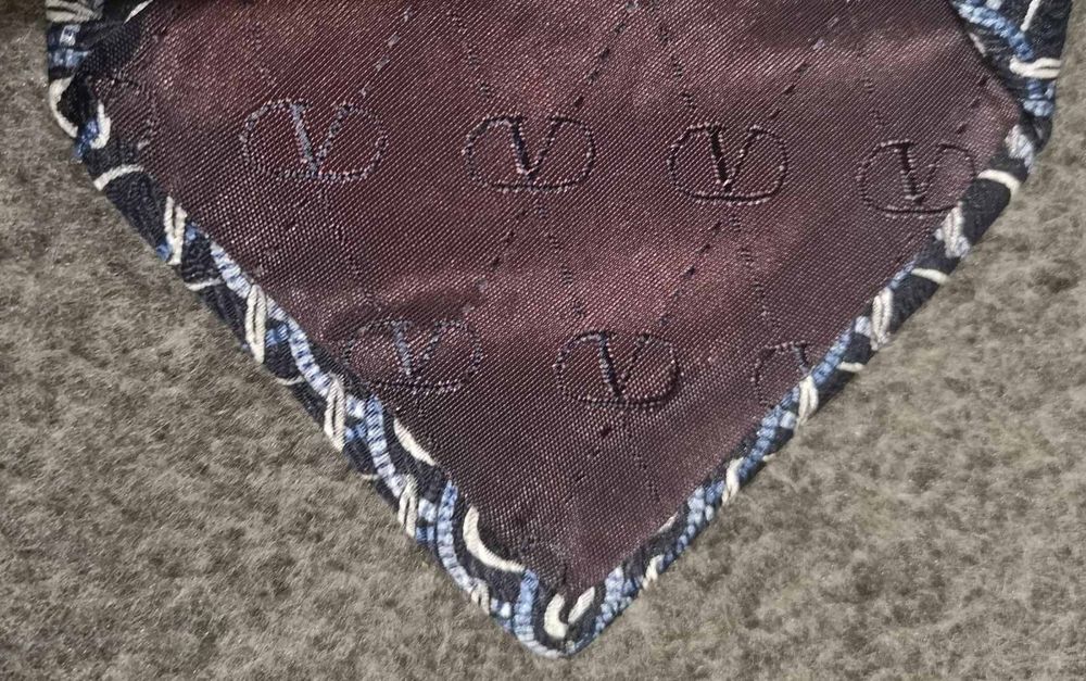 Valentino шелковый оригинальный галстук производства Италии
