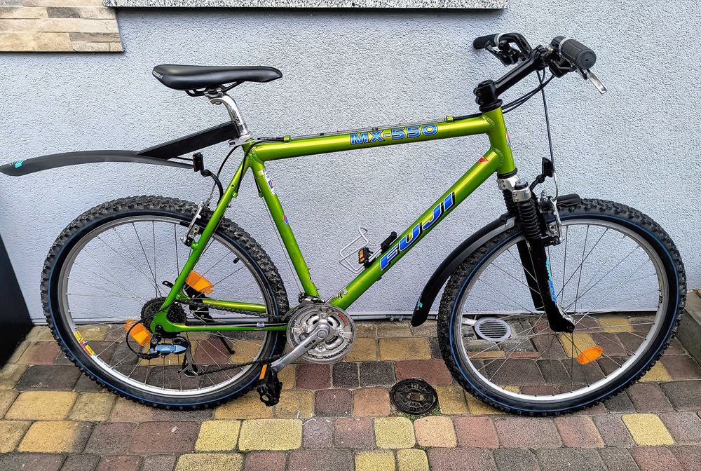 Rower trekkingowy japońskiej marki Fuji