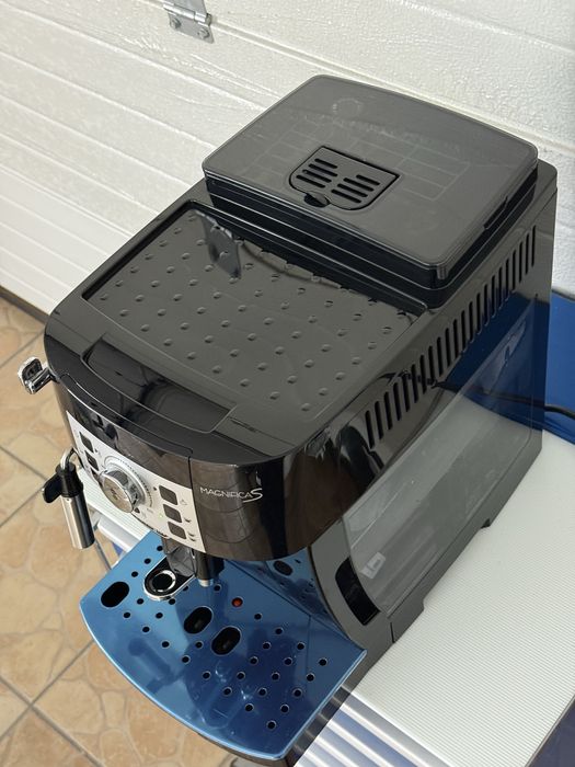 Кавоварка кавомашина Delonghi Magnifica S 2022 рік (Делонгі, Делонжі)