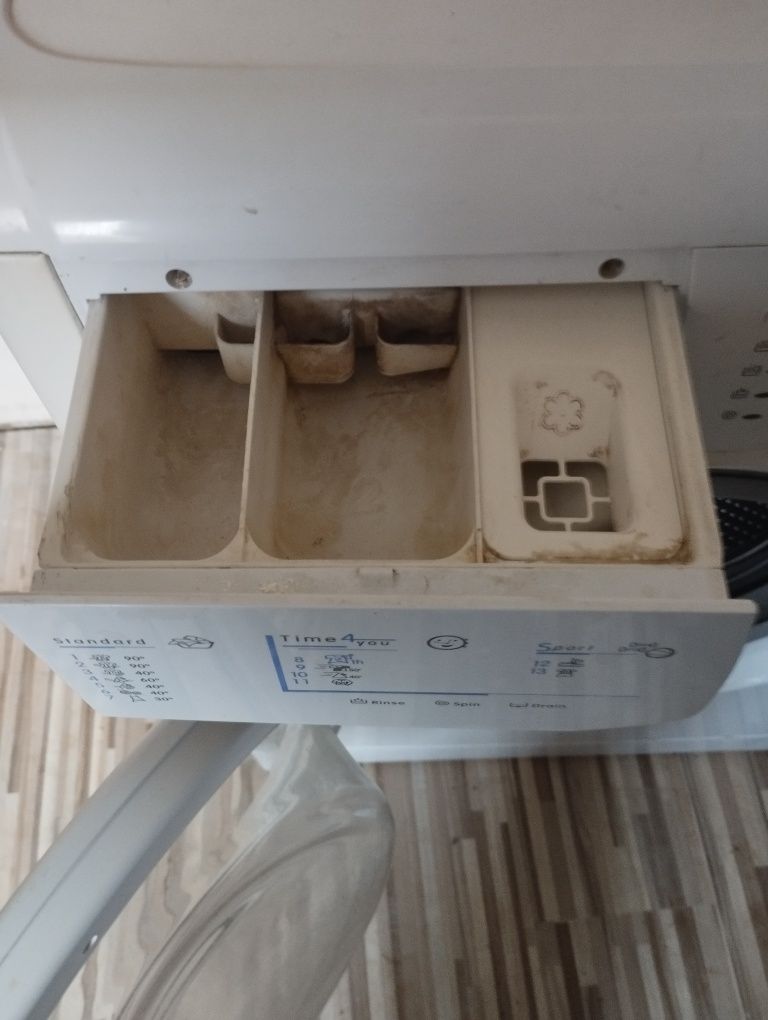 Пральна машинка Indesit wisl 85