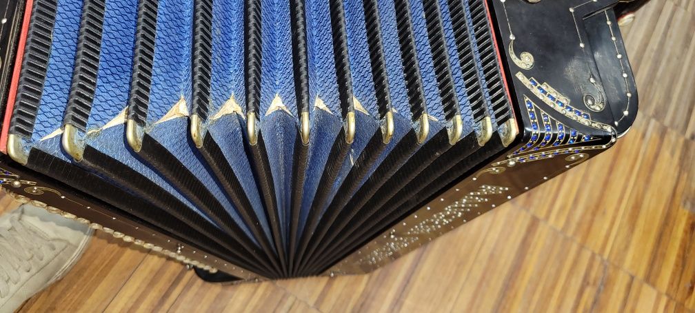 Acordeão acordeon Maugein Freres 4 vozes bronze
