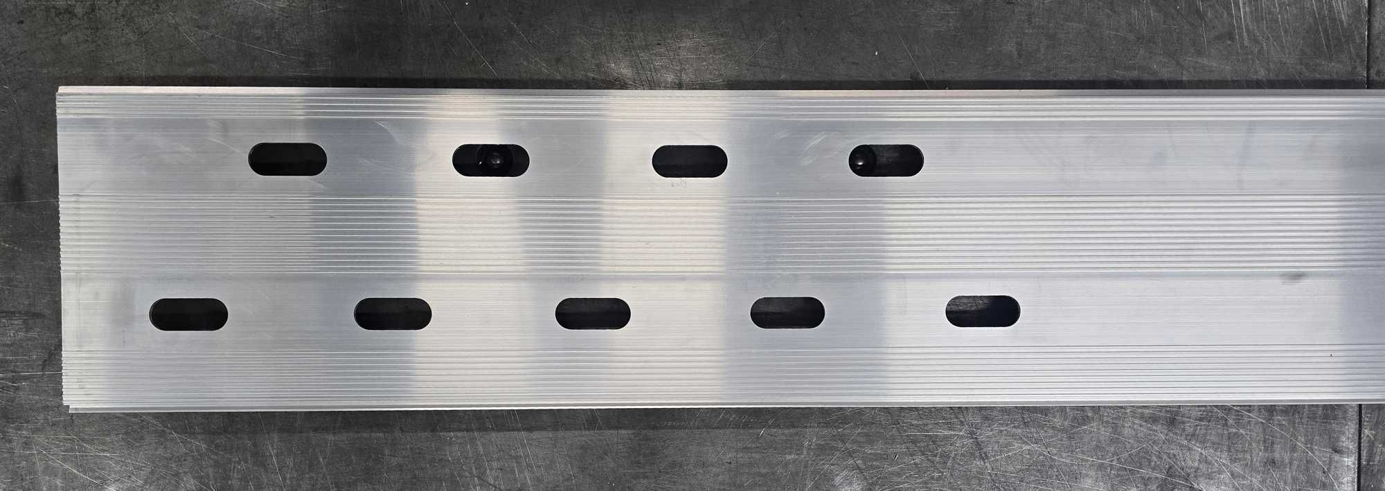 Panel podłogowy ALU 230x20 cm Laweta Najazd 4-wzm. Certyfikat VDI 2700