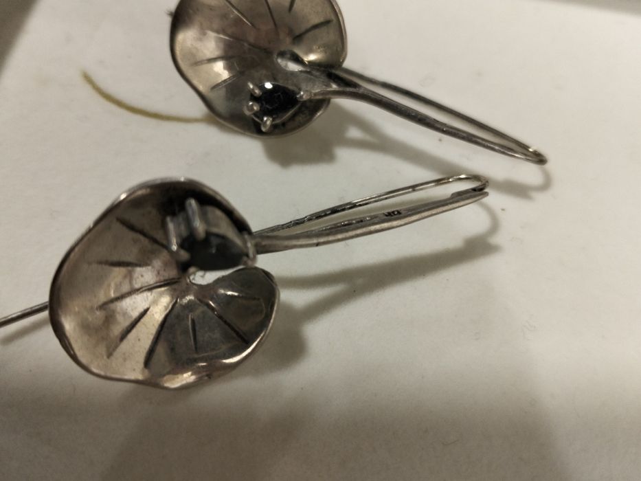 Conjunto brincos e alfinete