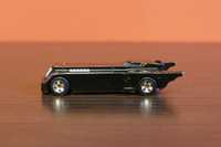 Hot Wheels autko "Resorak" Batmobile 2017