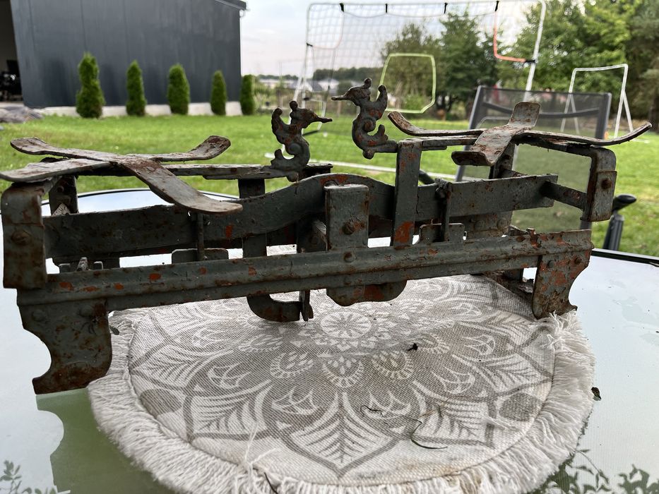 Zabytkowa waga szalkowa