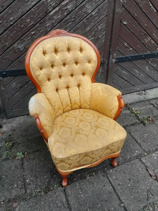 Fotel tron tapicerowany