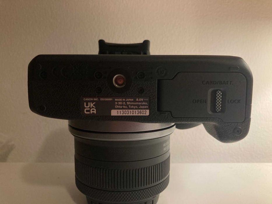 Máquina Fotográfica CANON EOS R 100