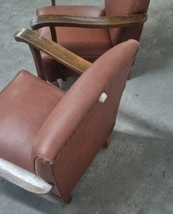 Poltronas Art Deco, década de 40, em pele genuína