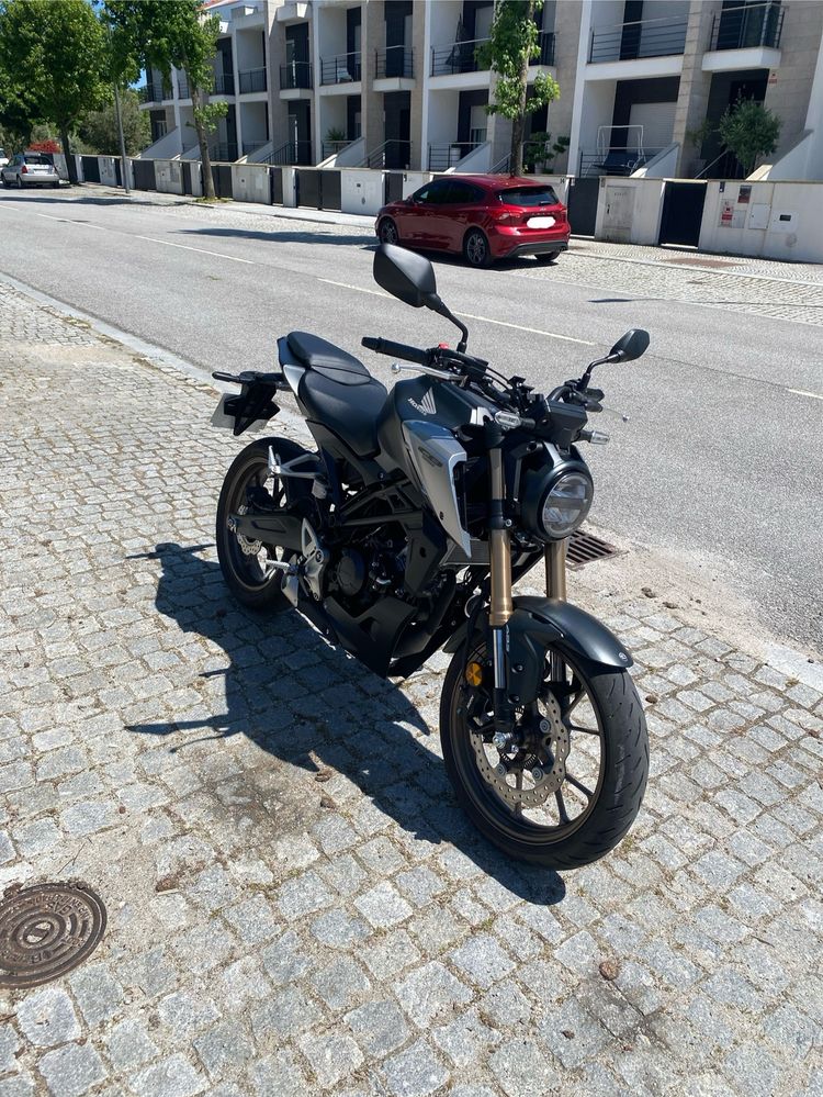 Honda CB125R + Extras