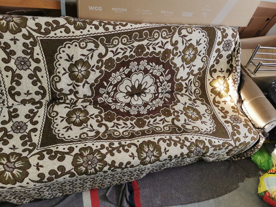 Sofá cama c/manta incluído