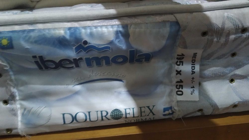 Cama de casal bom estado