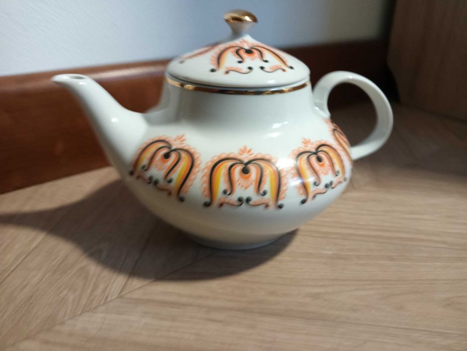 Dzbanek porcelanowy na herbatę imbryk