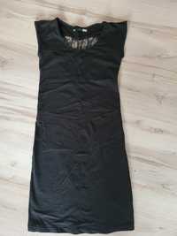 Bawełniana czarna sukienka z sercem z koronki na plecach, House S