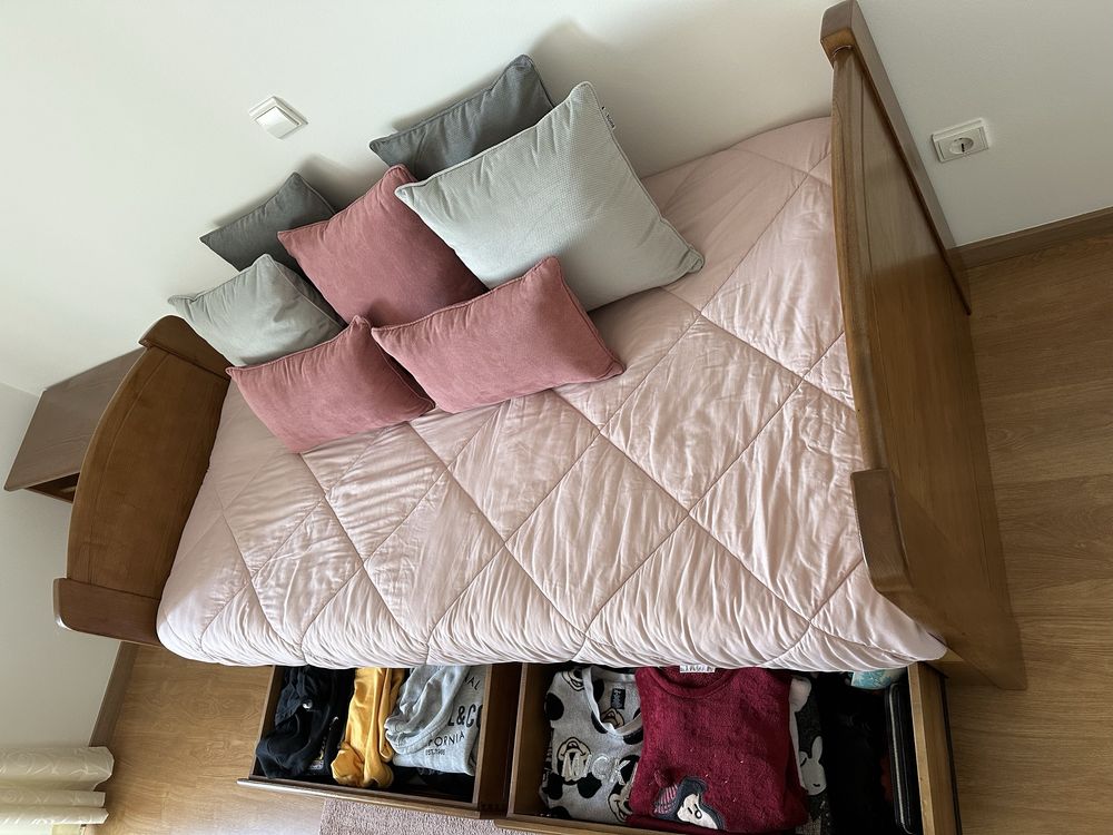 Cama de solteiro e armario em carvalho maciço