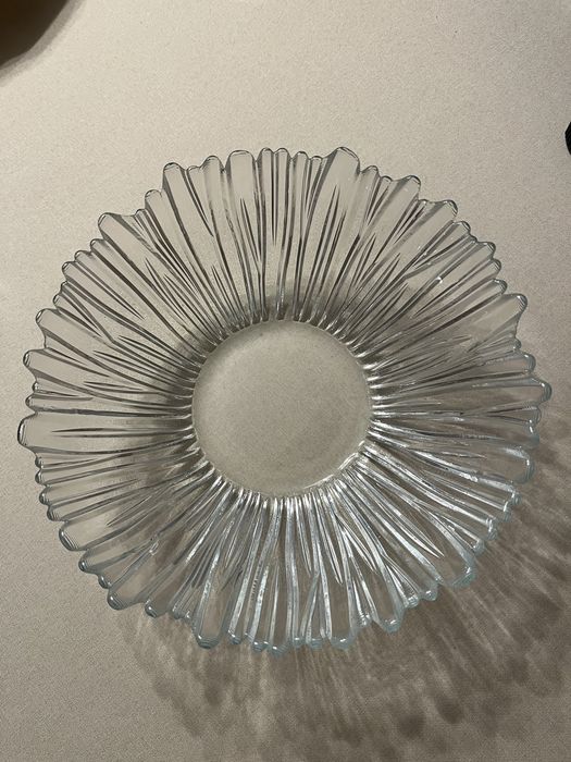 Zestaw naczyń deserowych.